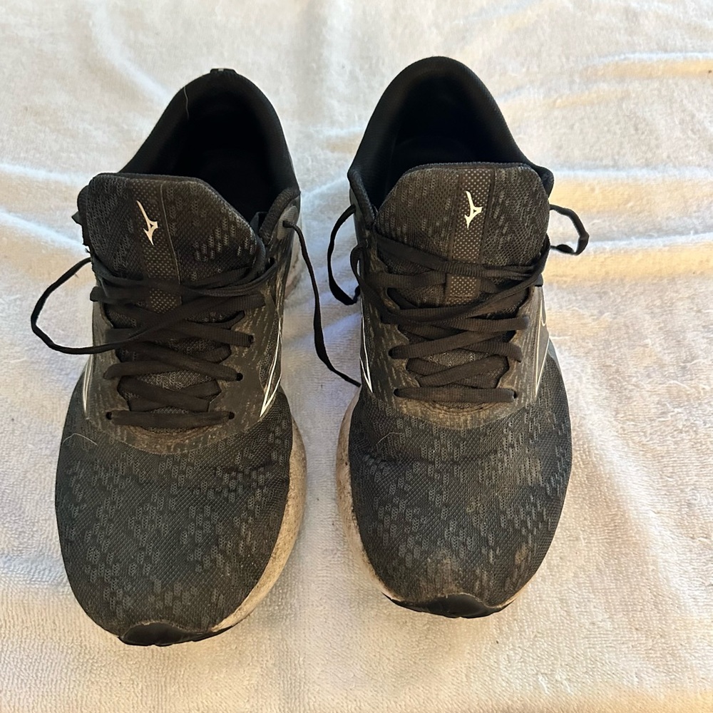 Mizuno Men's Black coaching shoes